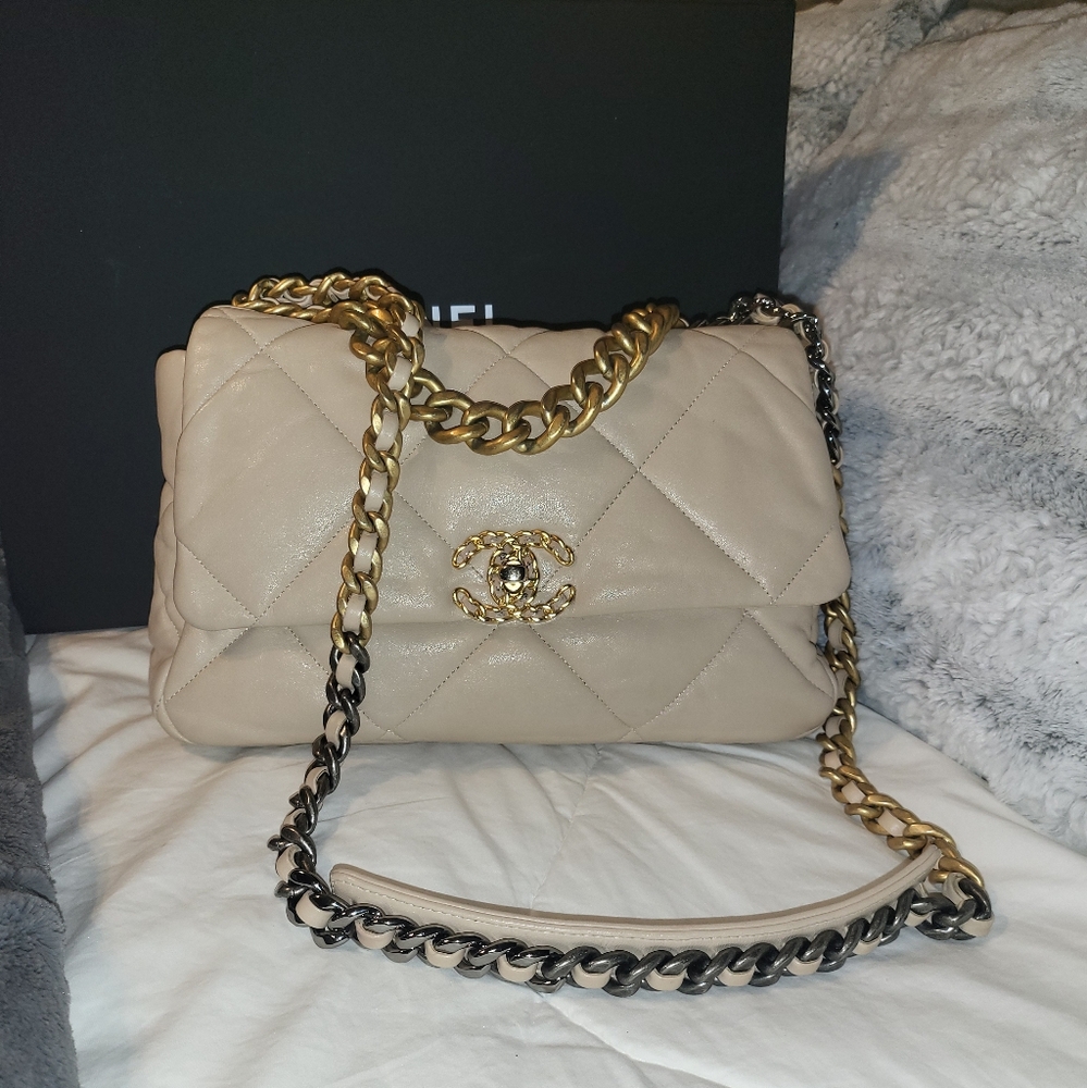 CHANEL 19 Flap- Large
